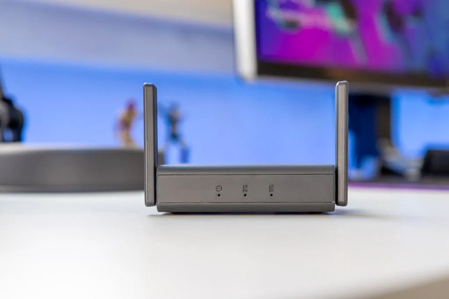 GLAR750S Slate Wireless Travel Router —